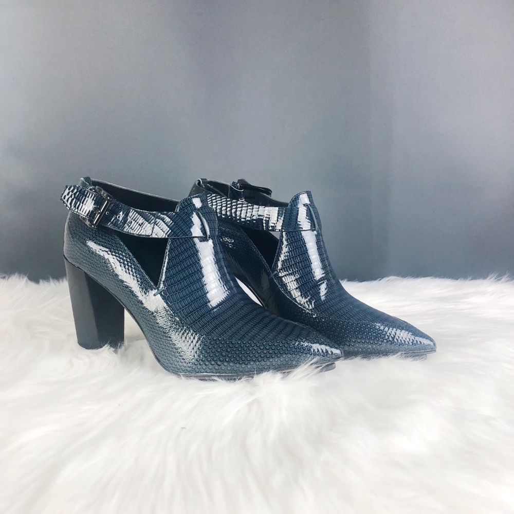 Rebecca Minkoff Shoe Size 7
Simply beautiful!!🔥🔥